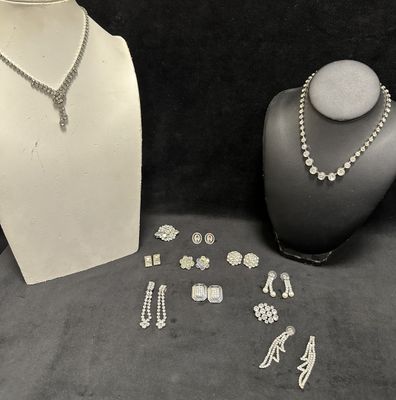 a lot of jewelry that is on display on a table