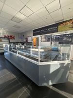 Grande vitrine réfrigérée (9 moteurs neufs)