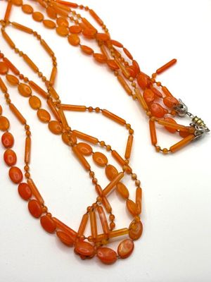 Sautoir trois rangs en perles de composite orangé ( plastiqu…