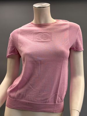mannequin wearing a pink t - shirt on a mannequin mannequin mannequin mannequin mannequin mannequin mannequin