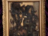 une image représentant un tableau où figurent un chien et un chat sur un fond de velours violet
