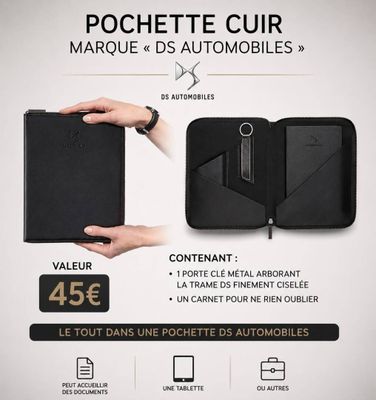 une personne tenant un portefeuille et un téléphone à la main
