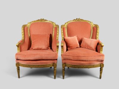 paire de fauteuils de style louis xvi