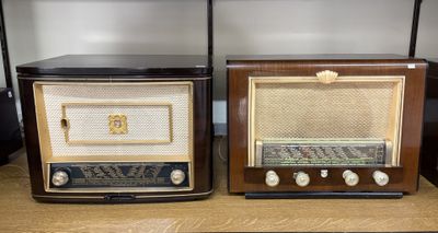 PHILIPS : deux postes radio, type HF448A (avec platine disqu…