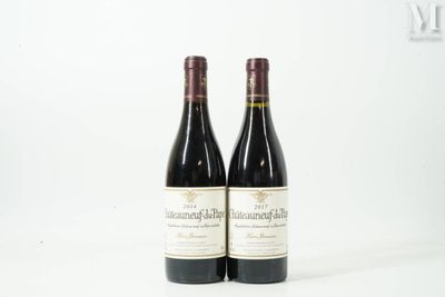 deux bouteilles de vin rouge posées sur une table blanche