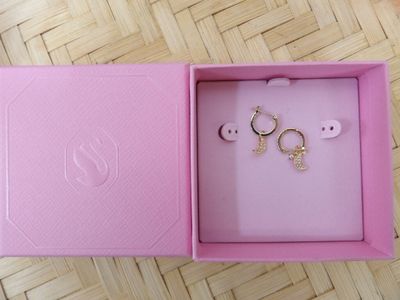 an image of a pink box with a pair of earrings in it