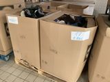 plusieurs boîtes empilées les unes sur les autres
