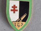 une photo d'un insigne sur lequel figure une croix rouge