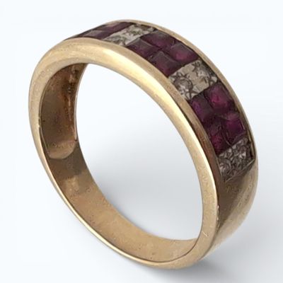 BAGUE en or jaune sertie de rubis calibrés et diamants poids 4.4 g TDD - Photo 1