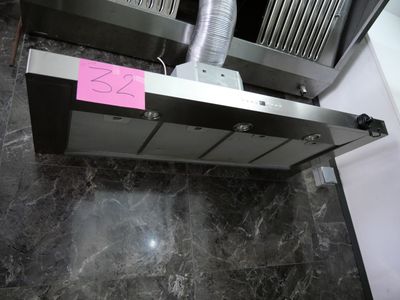 une hotte aspirante, en l'état à démonter