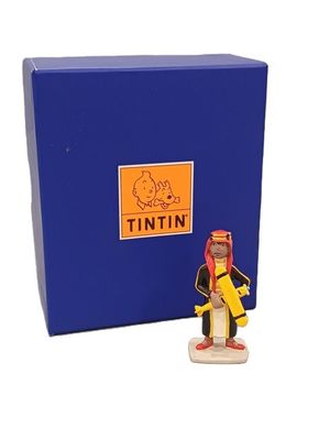 une petite figurine représentant un homme coiffé d'un chapeau