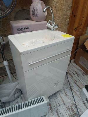 VENDU SUR DESIGNATION. 1 lavabo avec meuble