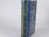 un livre dont la couverture est bleue