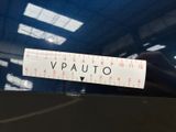 a sticker on the hood of a car that says vauto