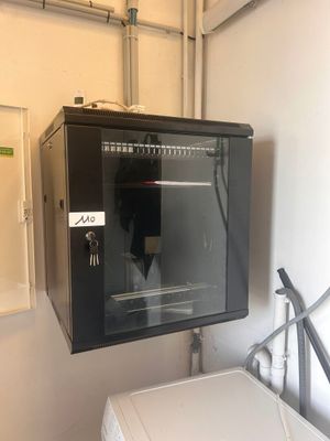 1 Baie informatique LJS BALEA CONFECTION Lots n°100 à 140 BI…