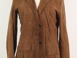 veste marron en toile sur un mannequin de couture
