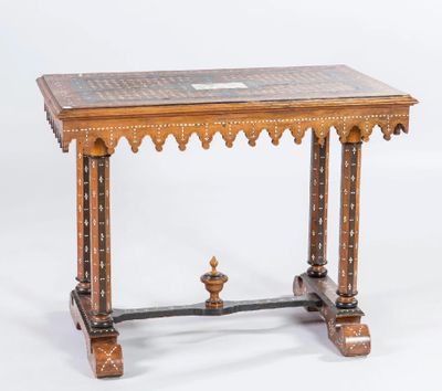 Un ensemble comprenant une table en marqueterie « alla certo…