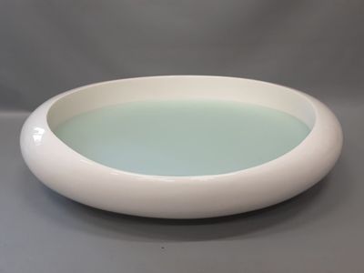 Table basse de forme galet laquée blanc avec plateau en verr…