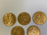 six souverains d'or datant de l'époque de l'Empire britannique