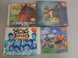 quatre CD de jeux divers sont posés sur une surface blanche