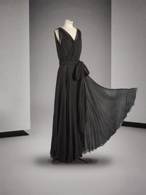 une robe noire sur un mannequin mannequin mannequin mannequin mannequin mannequin mannequin mannequin mannequin mannequin