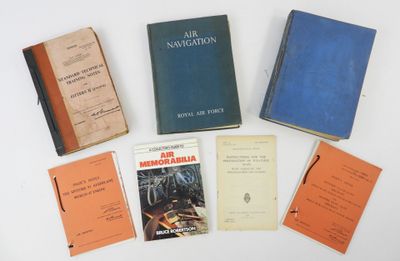 Ensemble de 7 ouvrages et guides de la RAF, années 40-50.