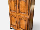 une image d'un meuble en bois avec deux portes et deux tiroirs