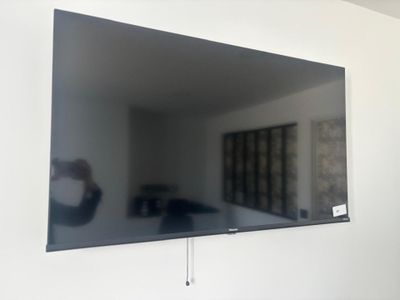 Une télévision de marque HISENSE, dim diagonale : 110cms - Photo 1