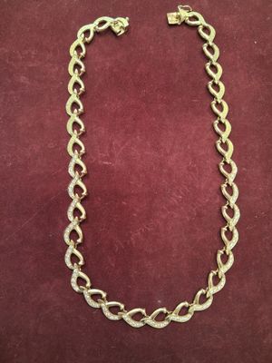 Collier à mailles serties de petites pierres blanches en or …
