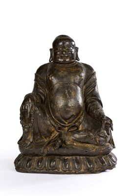une image représentant une statue de Bouddha assis sur une surface blanche