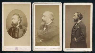 trois photos d'époque représentant des hommes barbus et moustachus