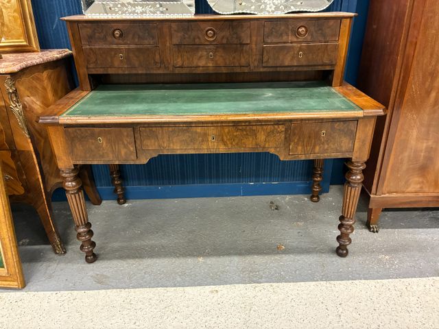 Bureau à gradin Louis-Philippe en bois de placage ouvrant en part