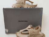 Sandales Balenciaga de couleur beige