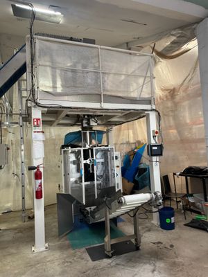 LJ SAS CMCMRS DISTRIBUTION. 1 ensacheuse PURPAK CVS 023 avec peseuse Y