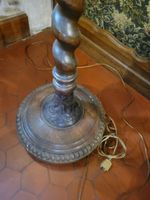 Lot comprenant : 2 lampes en bois tourné, une de style barle… (photo 2)