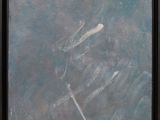une peinture à l'huile représentant un homme tenant une croix dans la main