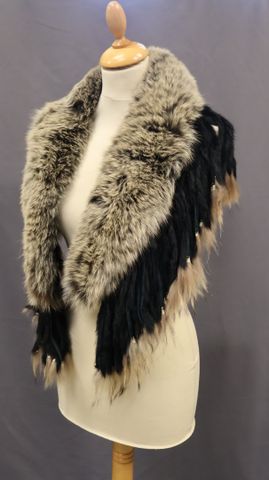Écharpe en fourrure et plumes