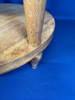 Petit guéridon d'appoint en bois mouluré et bois de placage … (photo 6)