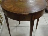 a table that is sitting on the floor in a room