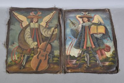 deux tableaux représentant des anges avec des instruments de musique accrochés au mur