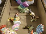 une boîte contenant tout un tas de figurines