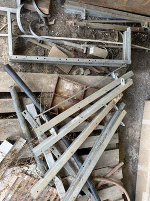 a pile of tools that are sitting on the ground