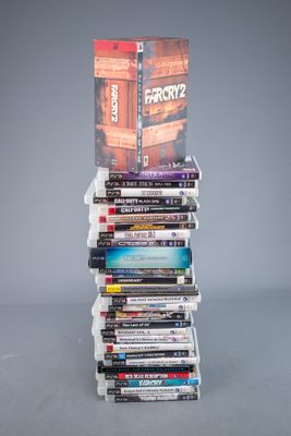 une pile de DVD empilés les uns sur les autres