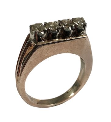 BAGUE en argent doré sertie en ligne de quatre diamants, tou…