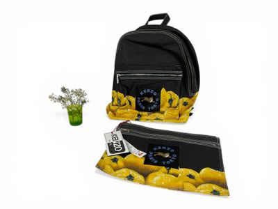 KENZO, Paris - Tokyo. Lot comprenant : un sac à dos en toile…