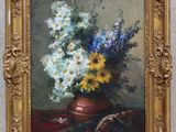 une peinture de fleurs dans un vase sur une table