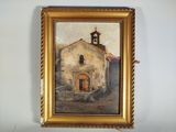 une peinture à l'huile représentant une église, dans un cadre doré, accrochée à un mur blanc