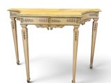 l'image d'une petite table surmontée d'un tiroir