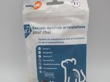 un sachet de friandises pour chien posé sur une table blanche