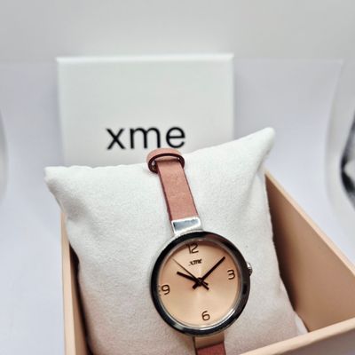 XME - Montre de la marque XME, cadran argenté et interieur en cuir ros - Photo 1